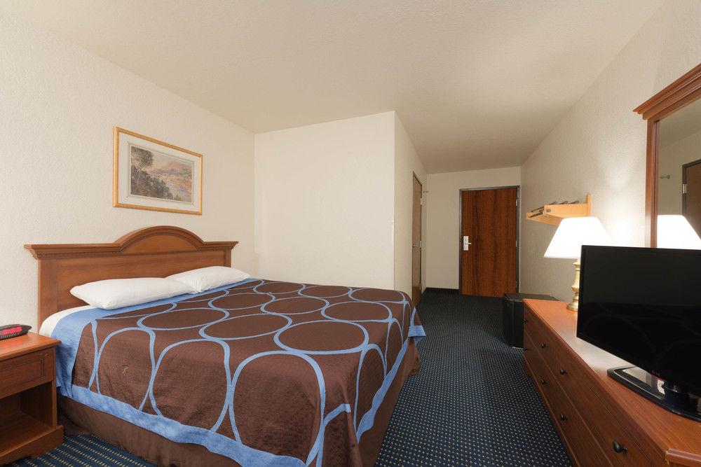 ซูเปอร์ 8 บาย วินด์แฮม กรีนฟิลล์ Hotel กรีนฟิลด์ ภายนอก รูปภาพ
