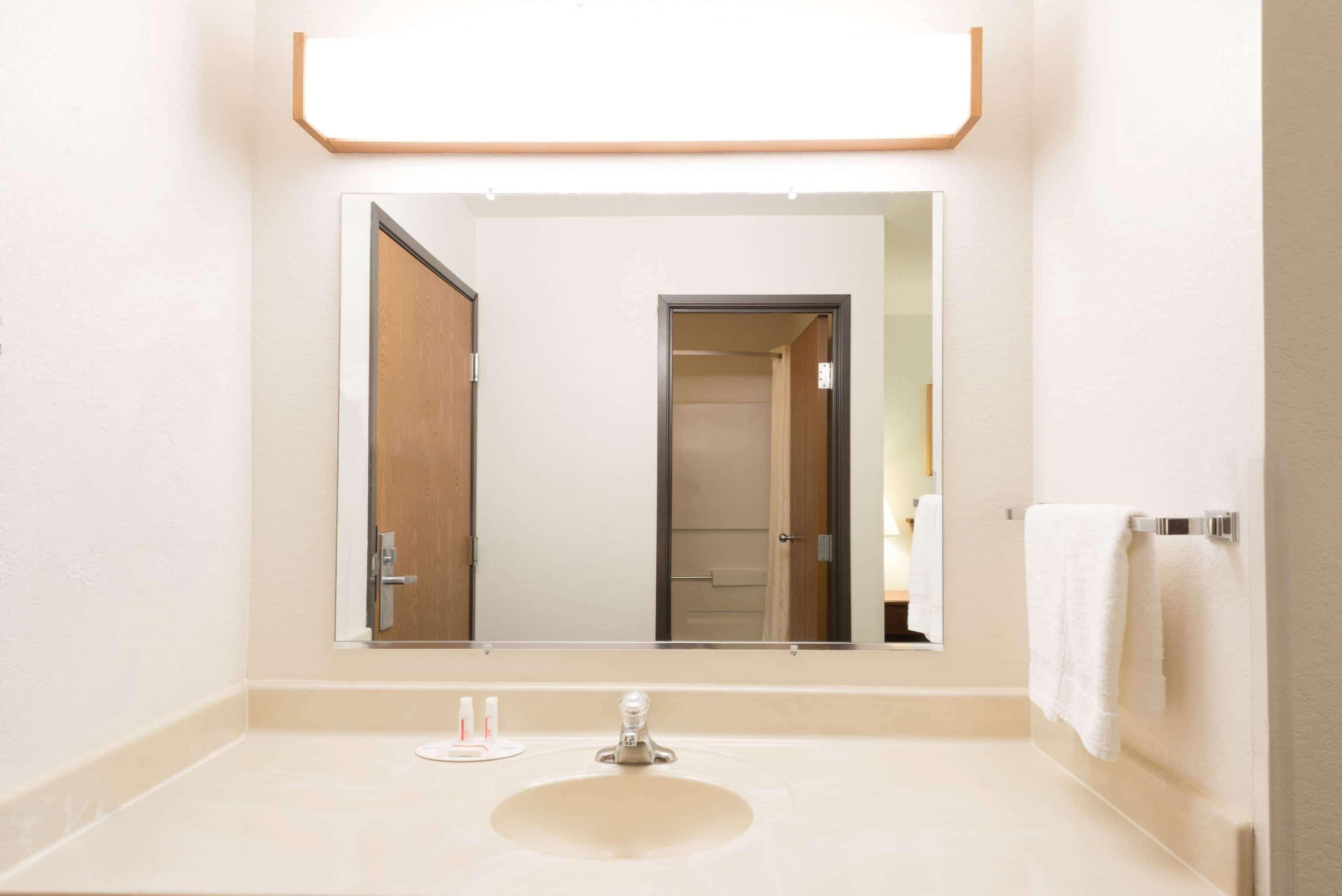 ซูเปอร์ 8 บาย วินด์แฮม กรีนฟิลล์ Hotel กรีนฟิลด์ ภายนอก รูปภาพ